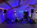 wedding-band-at-hanbury-wedding-barn